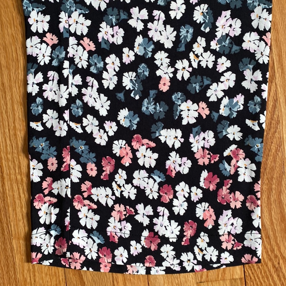 LOFT petite fluid, wide leg crop pants with functional pockets and drawstring - Picture 3 of 7